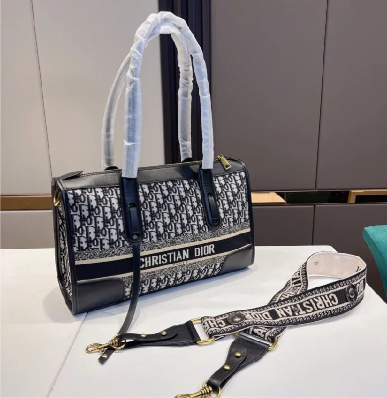 New Dior woman Shoulder handbag