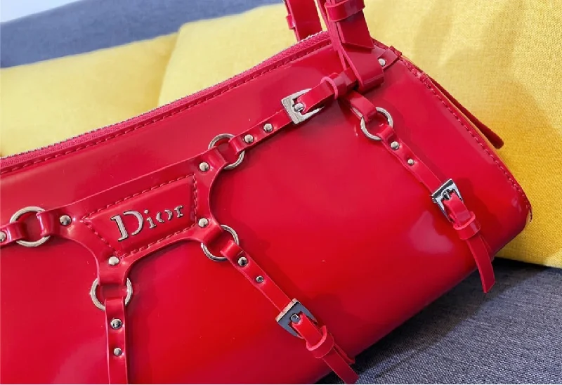 Red Dior woman shoulder bag