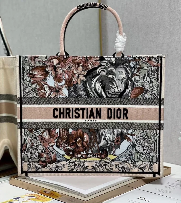 We Dior woman handbag